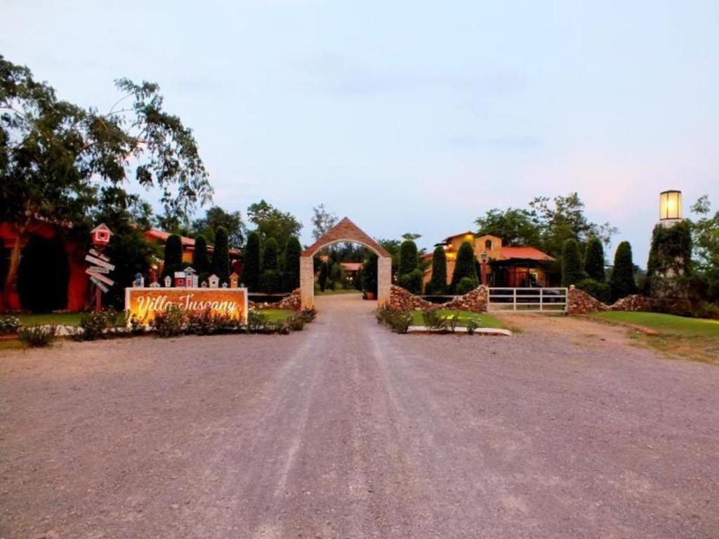 Villa Tuscany Country Resort Suan Phueng Εξωτερικό φωτογραφία