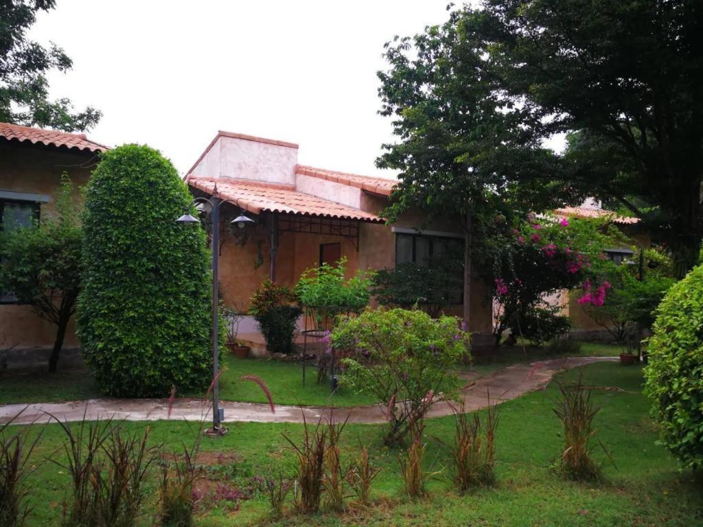 Villa Tuscany Country Resort Suan Phueng Εξωτερικό φωτογραφία
