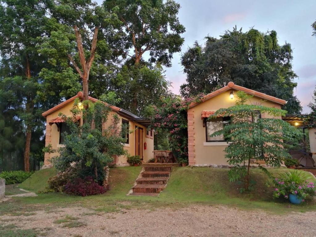 Villa Tuscany Country Resort Suan Phueng Εξωτερικό φωτογραφία