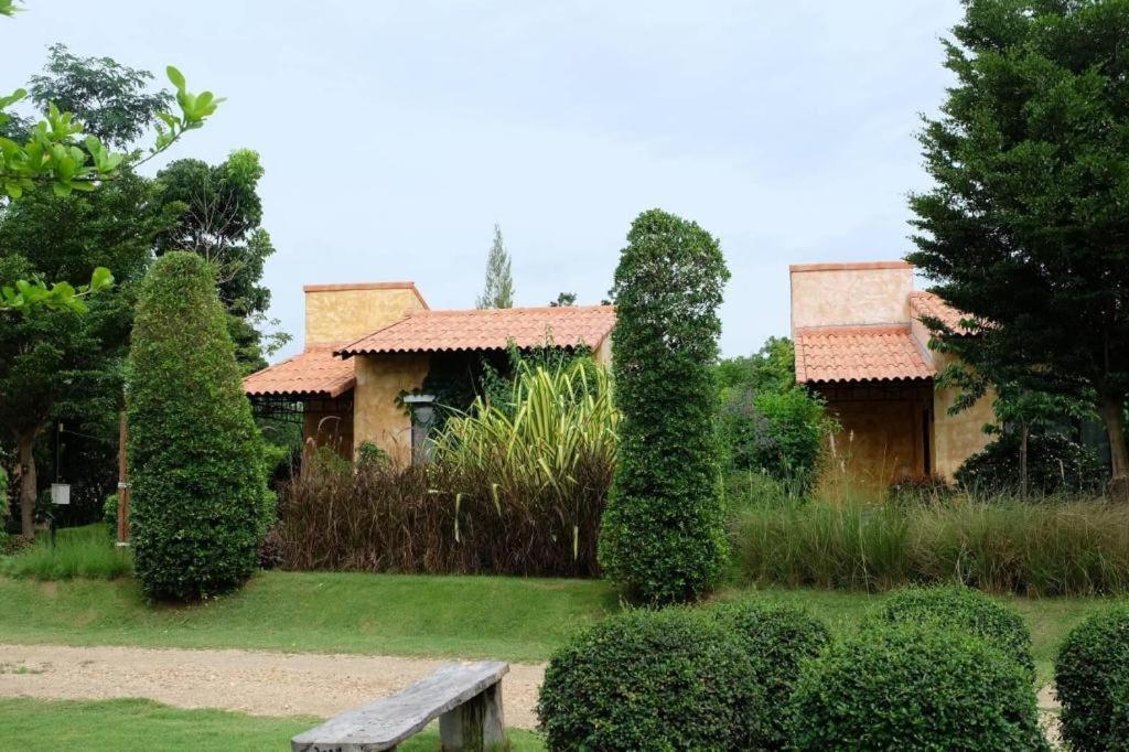 Villa Tuscany Country Resort Suan Phueng Εξωτερικό φωτογραφία